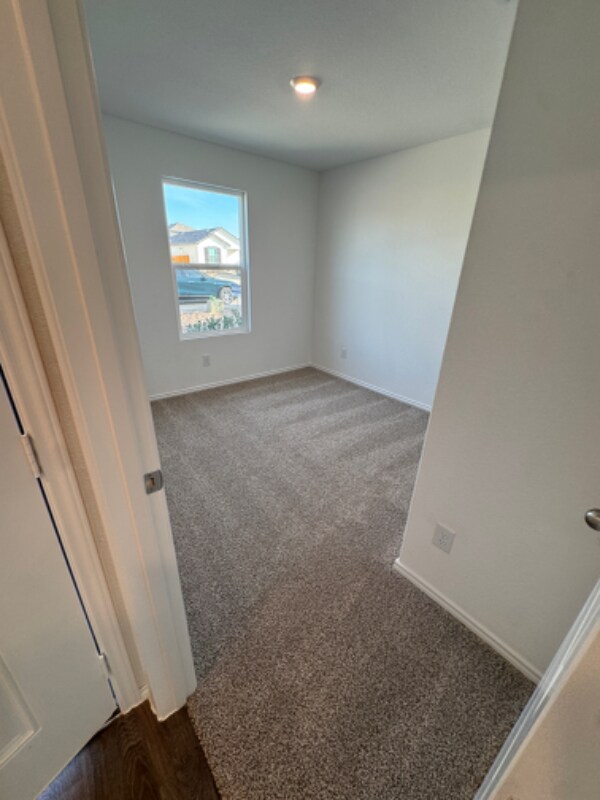 Foto del edificio - 2046 Zephyr Lily