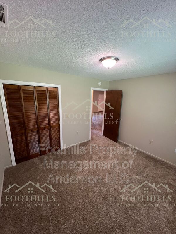 Foto del edificio - 5542A Old Pearman Dairy Rd.