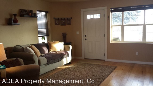 Building Photo - 3 br, 2.5 bath House - 2337 S. 3rd St W. #2