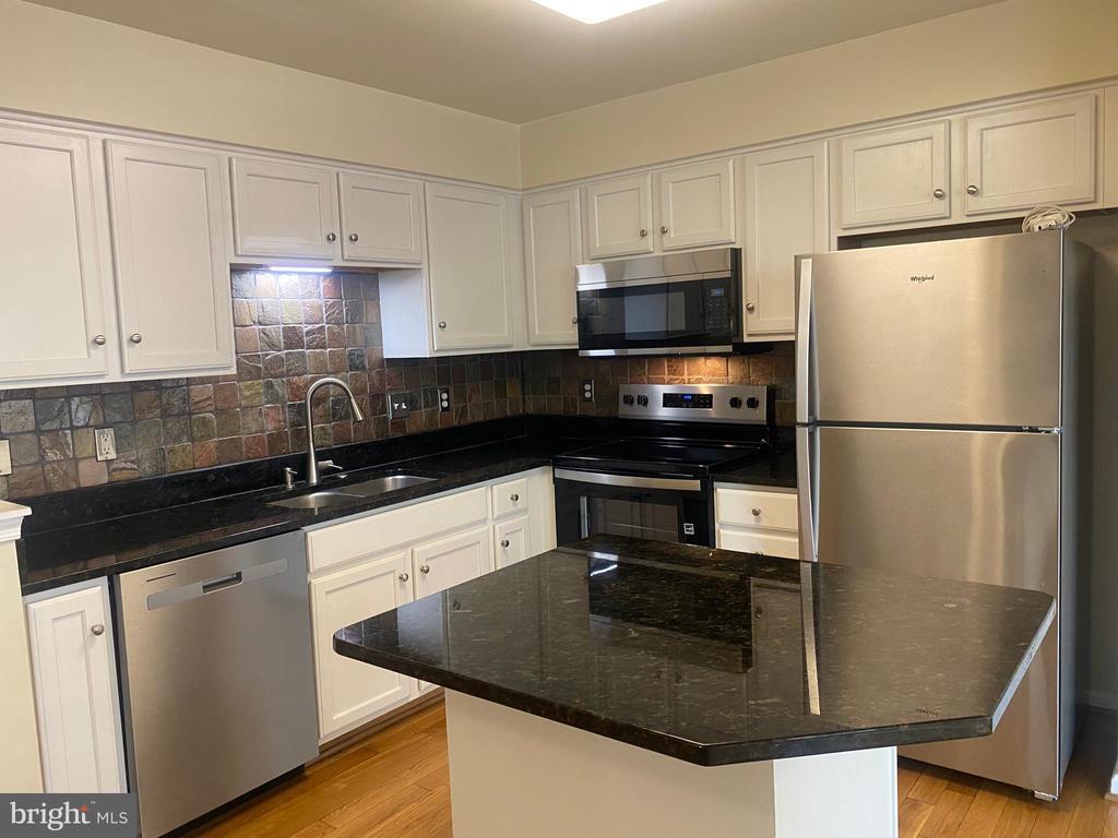 Foto principal - 7049 Rogue Forest Ln