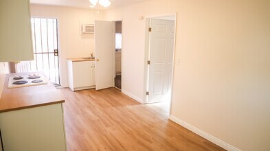 Building Photo - 1347 Genevieve St