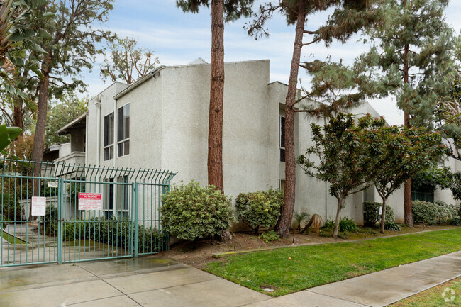 20134 Leadwell St - Westside Condominiums