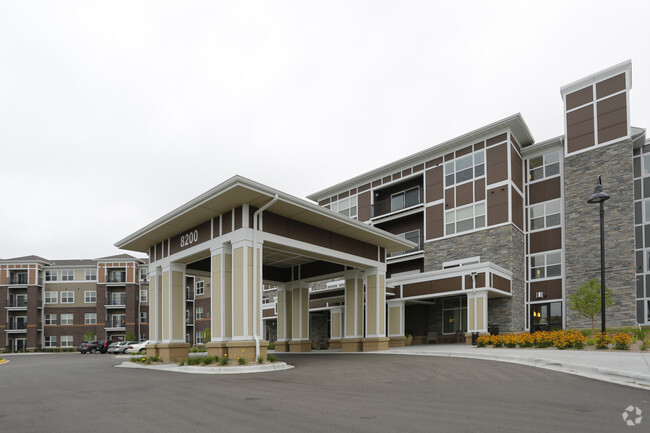 Silver Creek On Main Apartments Maple Grove Mn Apartments Com