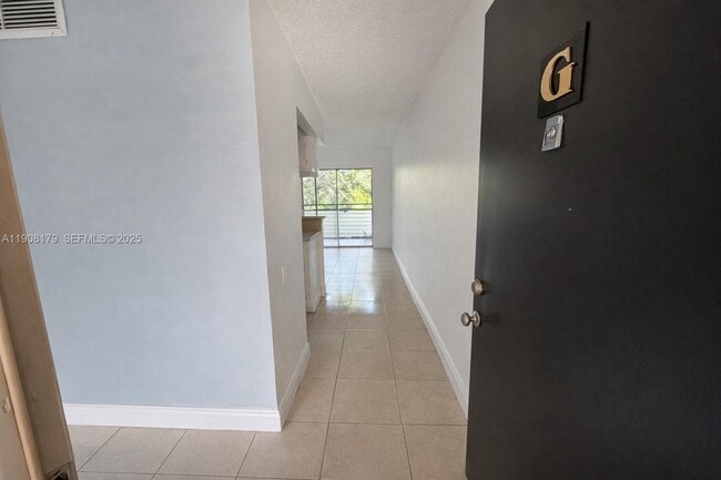 Building Photo - 5332 NE 6th Ave