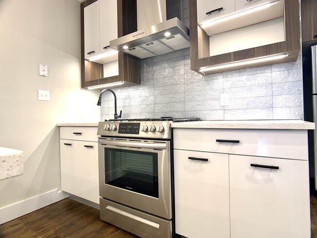 Foto del edificio - 385 Willoughby Ave