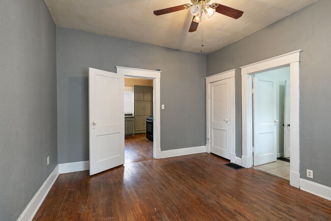 Building Photo - 2 bed, 1 Bath Cottage in Rountree!!