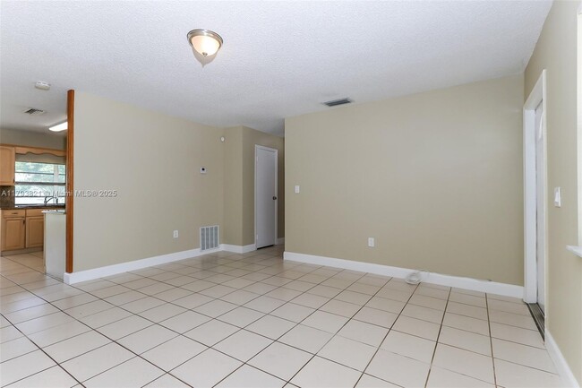 Foto del edificio - 9341 NW 24th Pl
