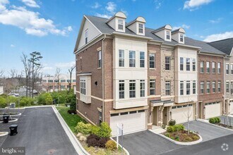 Building Photo - 10225 Hilltop Ascent Dr