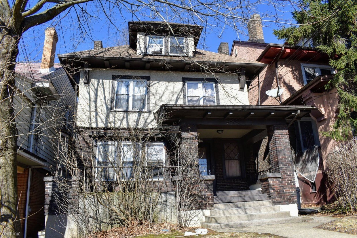 5837 Nicholson St, Pittsburgh, PA 15217 Room for Rent in Pittsburgh