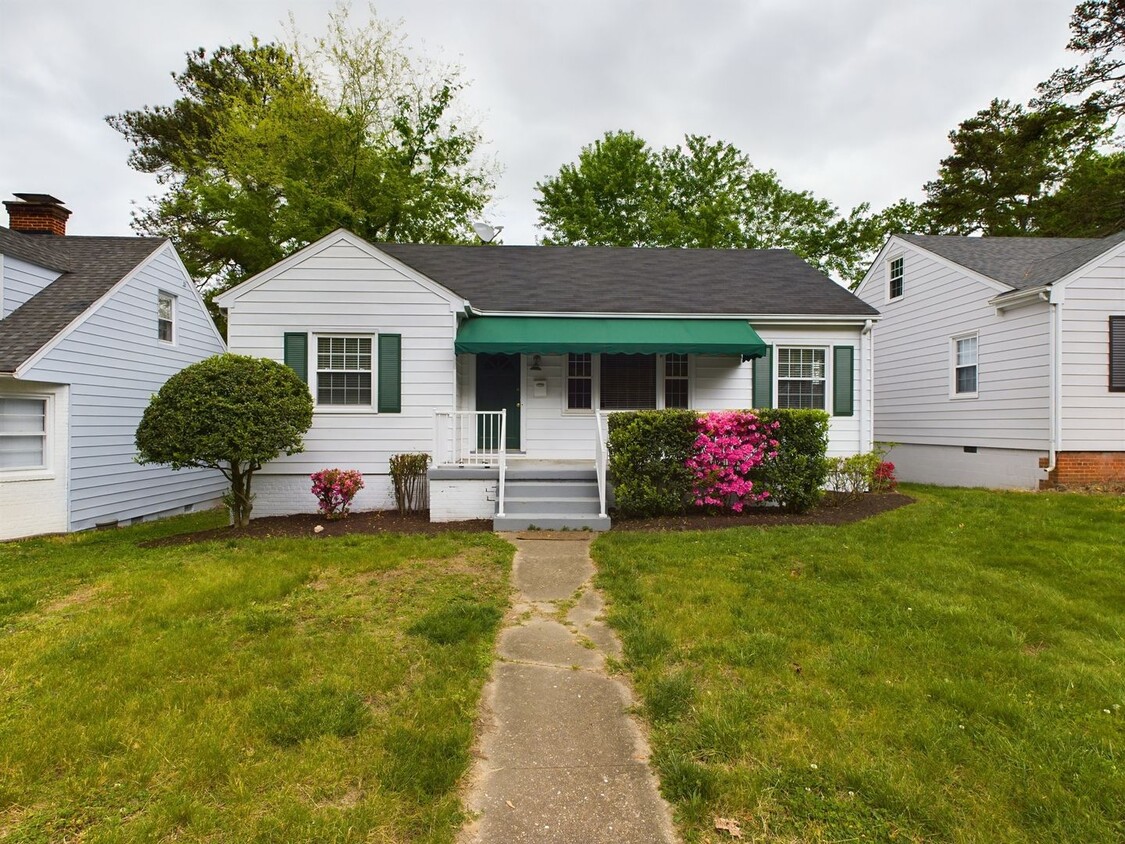 Primary Photo - Beautiful 3 Bedroom, 1 Bathroom Cape In We...