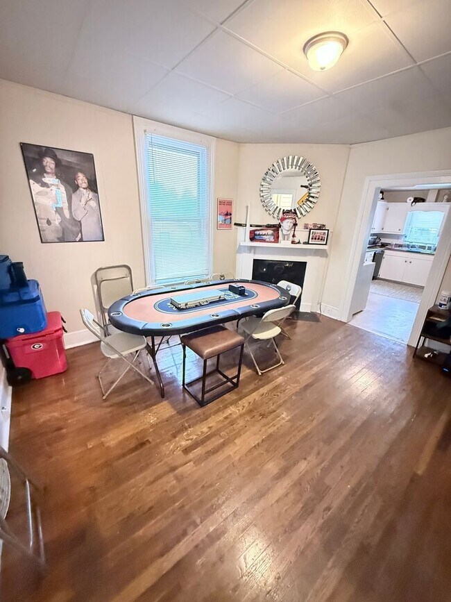 Foto del edificio - Three Bedroom Pre-Leasing- Carr St.