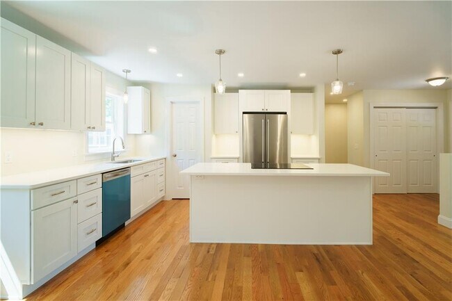 Building Photo - 39 Woodland Ave