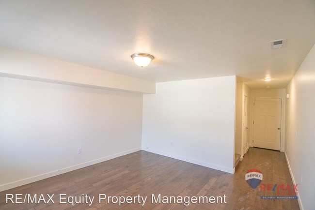 Building Photo - 3 br, 2.5 bath House - 4080 E Sunbury Ln
