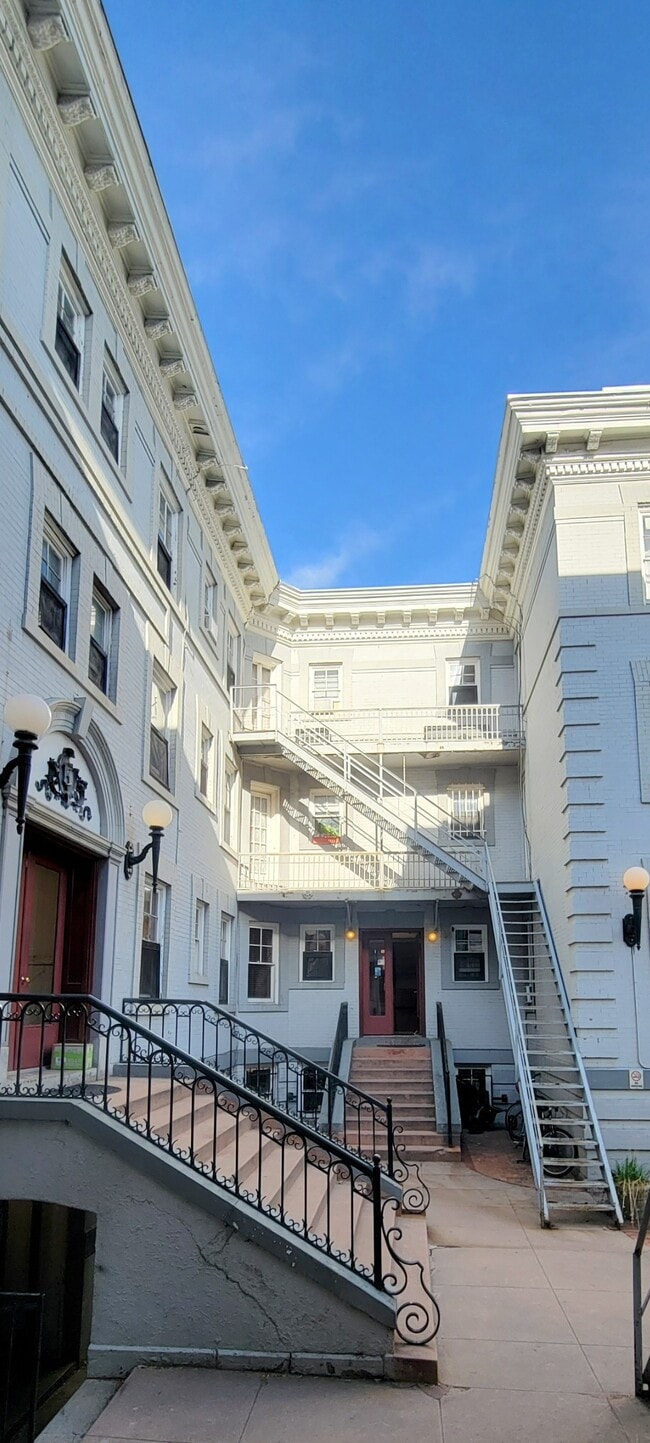 Foto del edificio - 215 E 11th Ave
