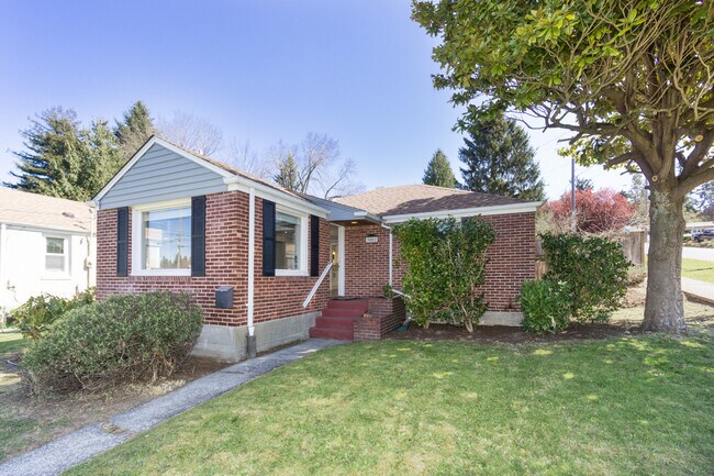 Foto del edificio - 3002 32nd Ave W