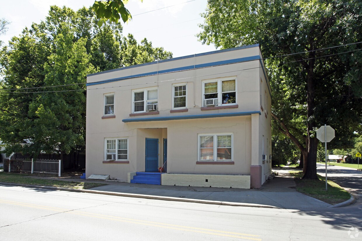 Primary Photo - 930 W Boyd St