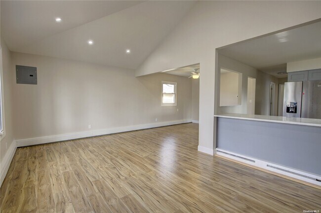 Building Photo - 207 Catherine Ave