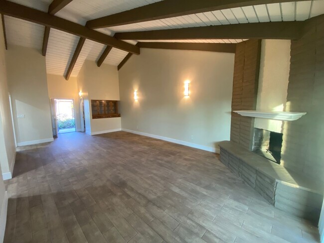 Building Photo - Beautifully Remodeled 3 Bedroom Anaheim Co...