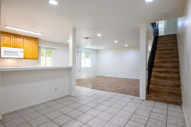 Foto del edificio - 1189 W 36th St