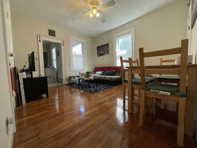 Foto del edificio - 96 Wyman St