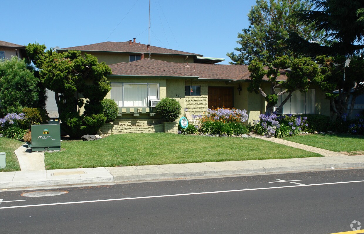 Building Photo - 722 Harvard Ave