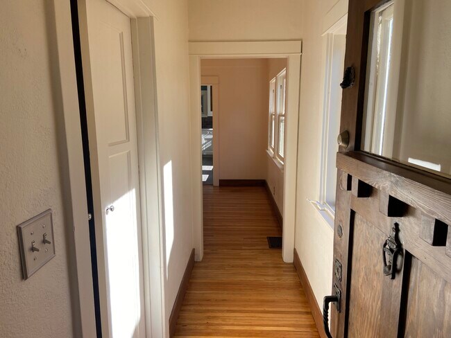 Entranceway - 1318 N McCadden Pl