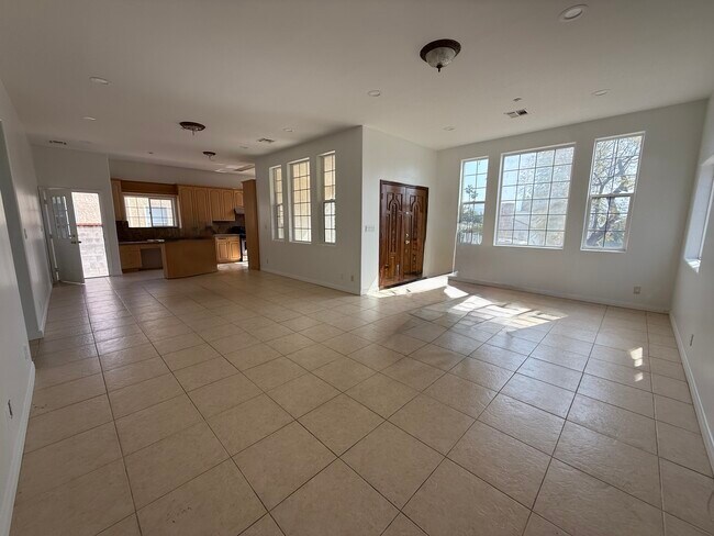 Building Photo - 2045 Bellevue Dr