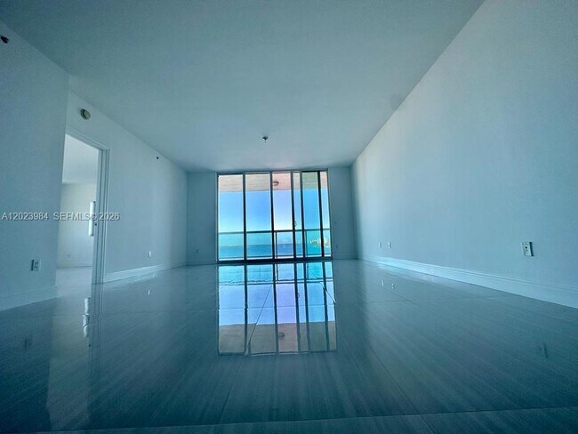 Foto del edificio - 2650 Lake Shore Dr