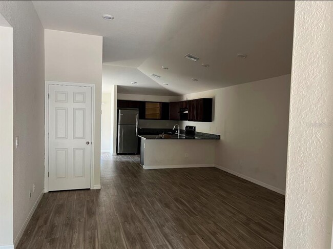Building Photo - 161 Lomond Dr