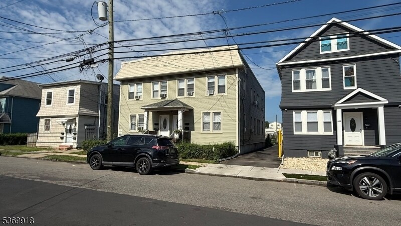 Foto del edificio - 633 Maple Ave