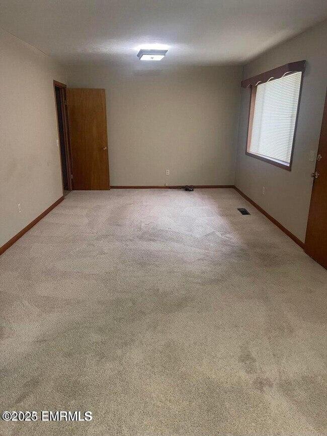 Foto del edificio - 4929 Poplar Springs Dr