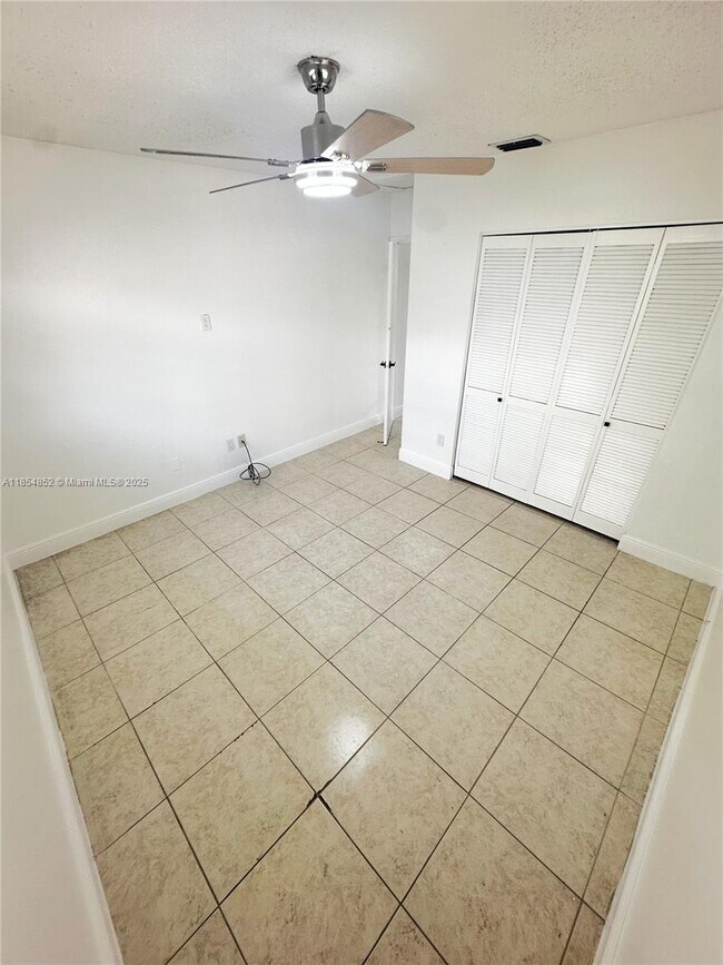 Foto del edificio - 1130 W 37th St