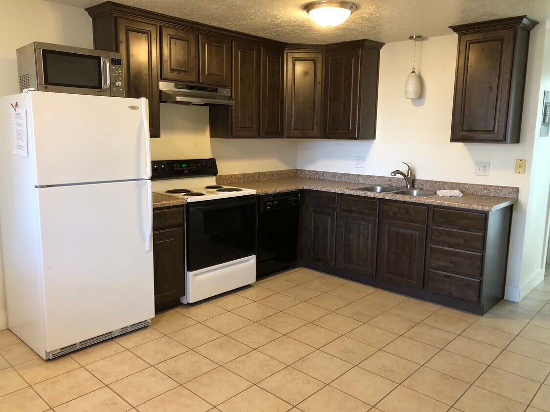 Primary Photo - 4758 S 700 E