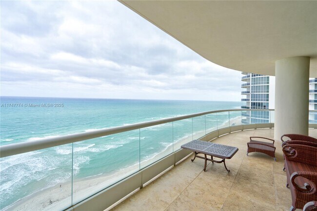 Foto del edificio - 16047 Collins Ave
