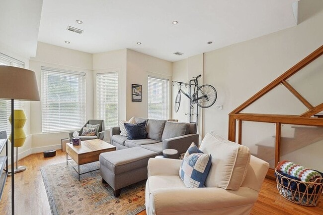 Modern 3BR/3BA Condo with Outdoor Space & ... - Modern 3BR/3BA Condo with Outdoor Space & ...