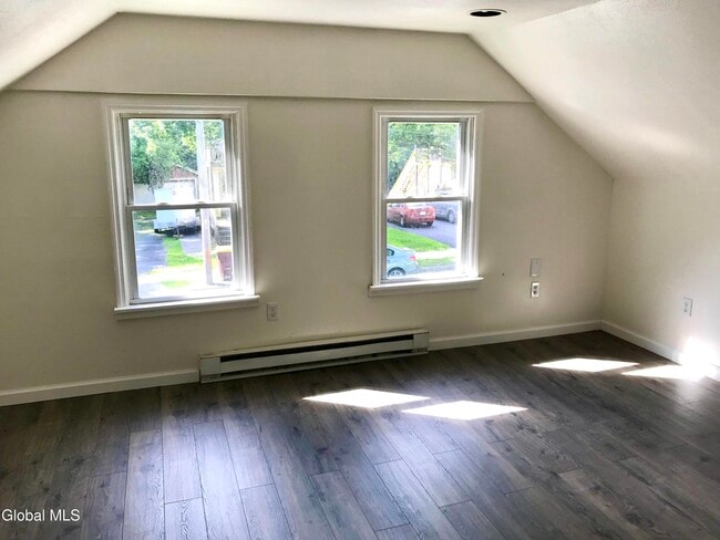 Building Photo - 13 Montcalm Street