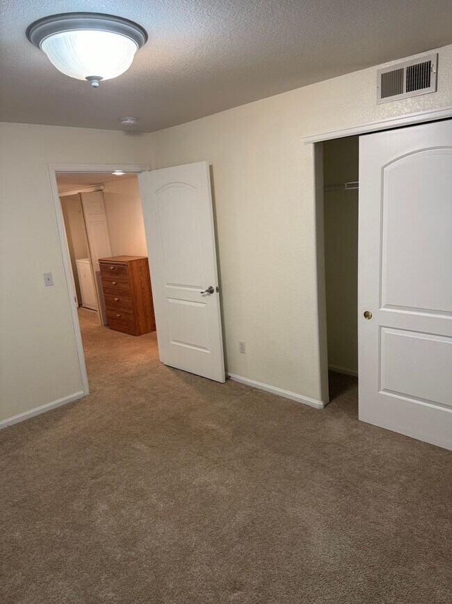 Building Photo - 1563 Monterey Unit F- 2 Bedroom 2 Bath