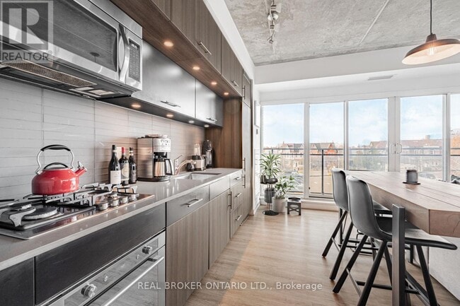 Photo du bâtiment - 205 Manning Ave