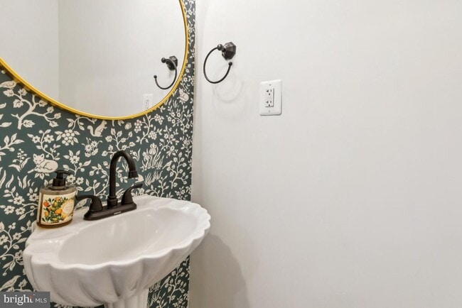 Foto del edificio - 3318 Blaine St NE