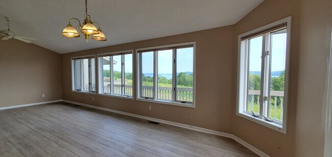 Building Photo - 2 Bedroom Condo overlooking Crystal Lake w...
