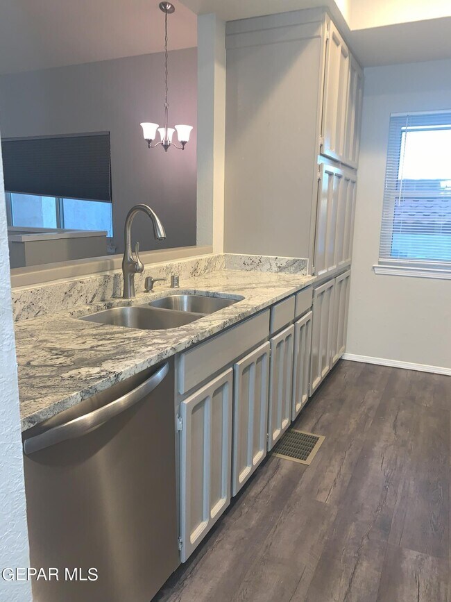 Foto del edificio - 4614 N Stanton St