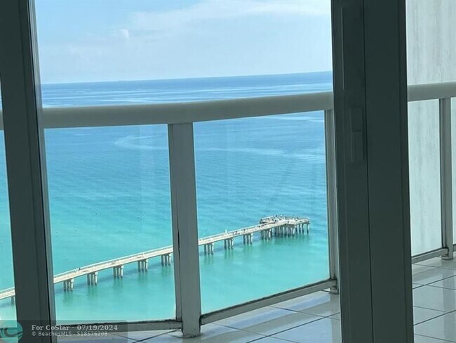 Foto del edificio - 16425 Collins Ave