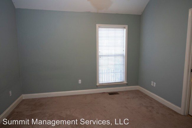Building Photo - 2206 Anderson Rd