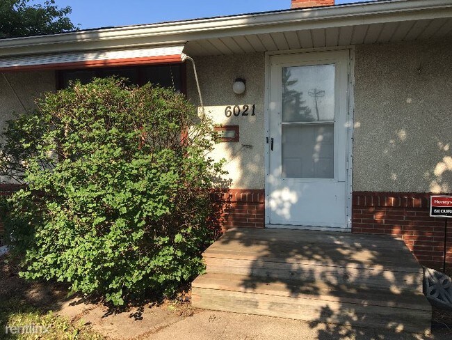 Building Photo - 2 br, 2 bath Apartment - 6021 Penn Ave S