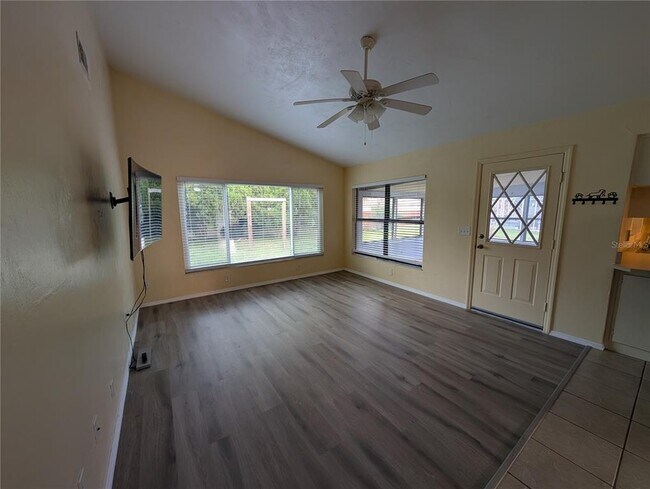 Building Photo - 2425 Tamarind Dr