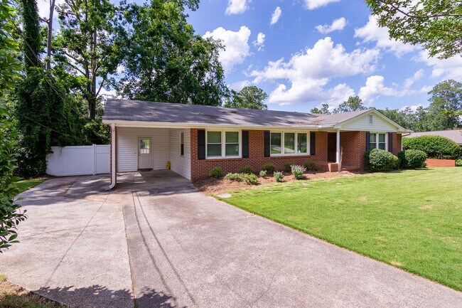 Building Photo - 3003 Stratford Dr