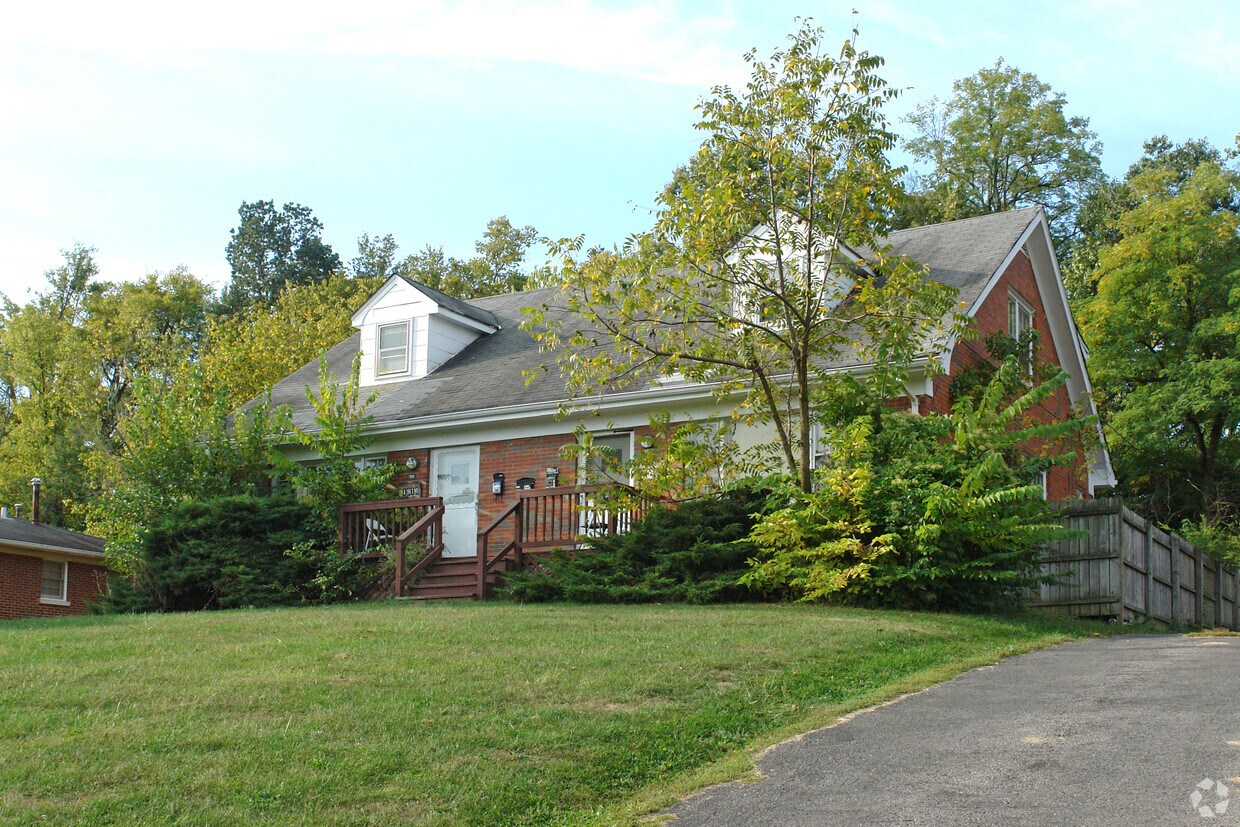 Building Photo - 1916 Cambridge Dr