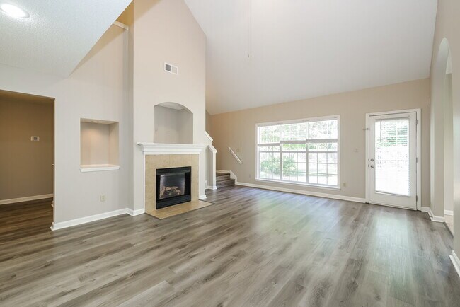 Building Photo - 10138 Lynham Dr