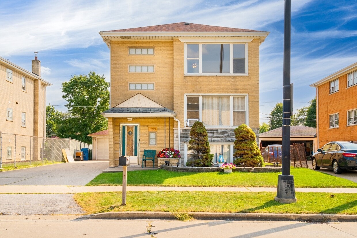 5221 W 87th St Unit GU, Oak Lawn, IL 60453 Apartments in Oak Lawn, IL