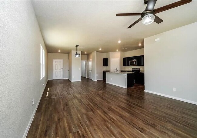 Foto del edificio - 19105 Mike Mansfield Rd